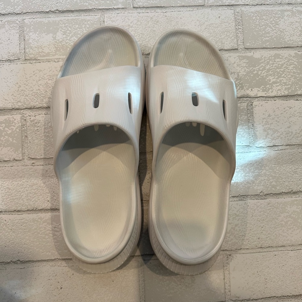 HOKA Ora Recovery Slide 3 size 9 men in white